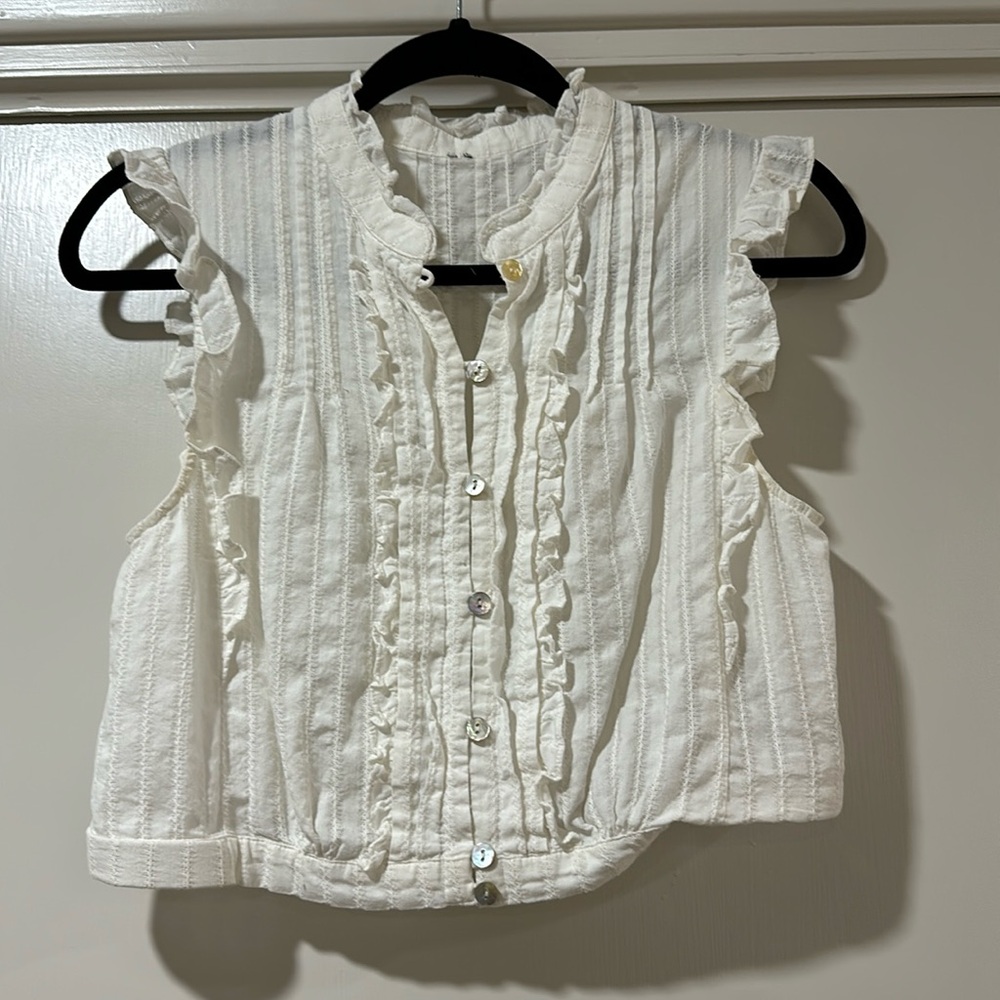 White no sleeve crop top